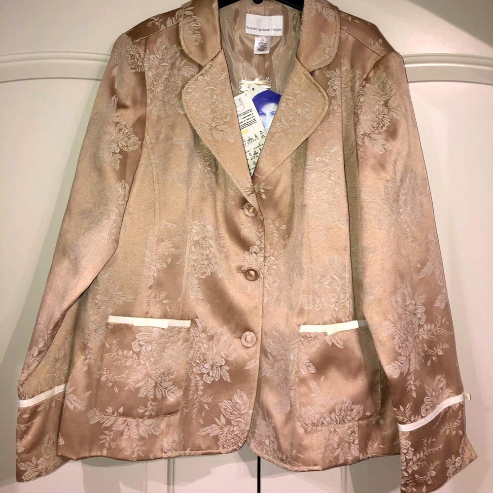 Purchased and never worn. Beautiful pattern. Good deal